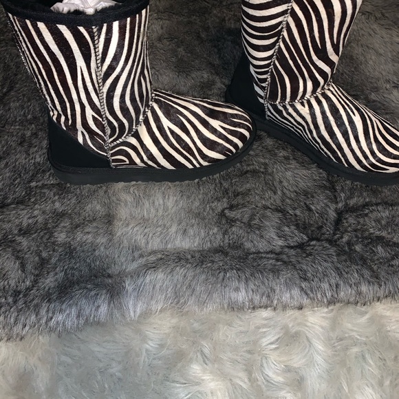 Ugg classic short boots - Picture 2 of 6